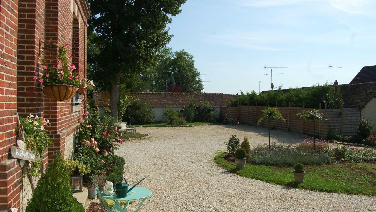 Bed and Breakfast Le Manoir Du Menillet Bornel Exterior foto